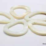 5sts White PowerShell open Druppel kralen, ca.40mm lang en breedste punt ca.30mm - Afbeelding 2