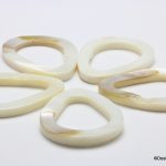 5sts White PowerShell open Druppel kralen, ca.40mm lang en breedste punt ca.30mm