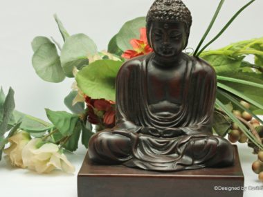 Japanse Amida Boeddha, op sokkeltje, totale hoogte ca.14cm